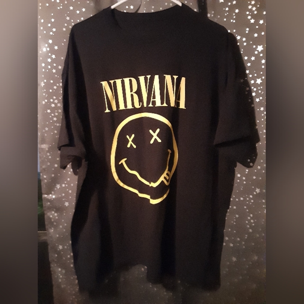 Men's NIRVANA Black Tee with Yellow Graphic. Size XXL